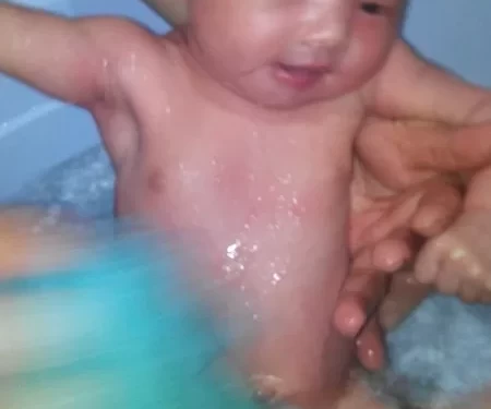 小曼曼第一次洗澡澡